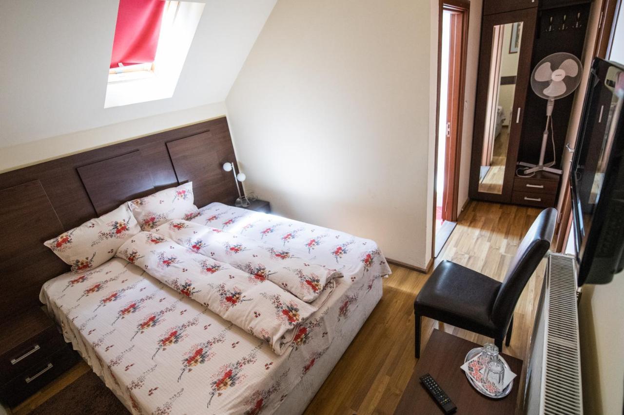 Pensiunea Cupidon Tîrgu Secuiesc Extérieur photo
