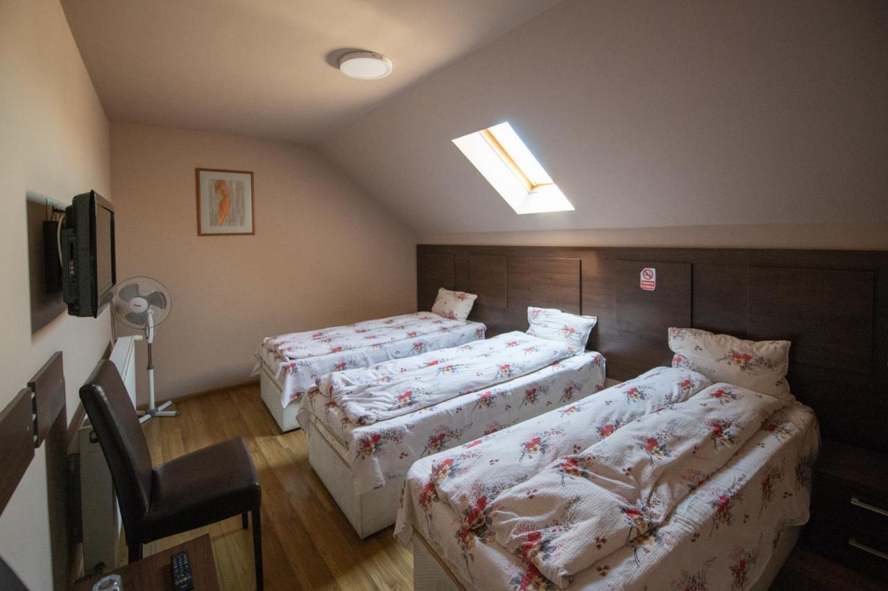 Pensiunea Cupidon Tîrgu Secuiesc Extérieur photo