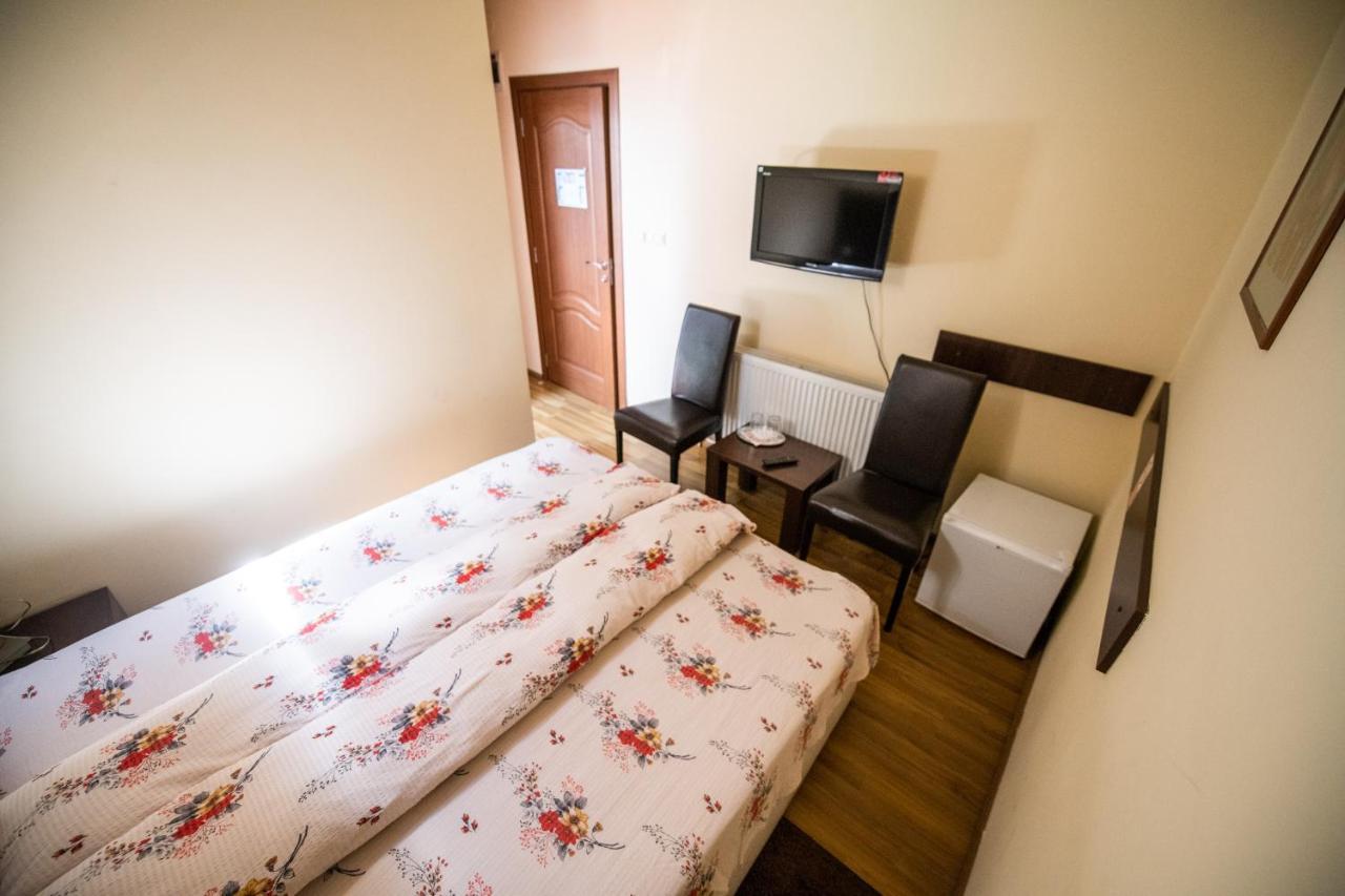Pensiunea Cupidon Tîrgu Secuiesc Extérieur photo